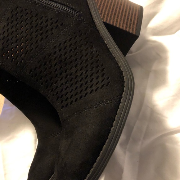 Black ankle booties. New!!! - Picture 3 of 3